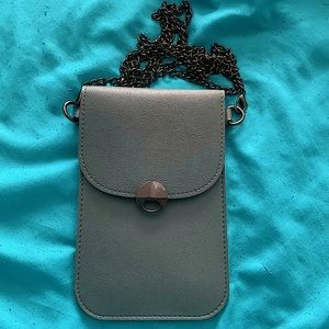 Touch screen travel purse with cross body strap